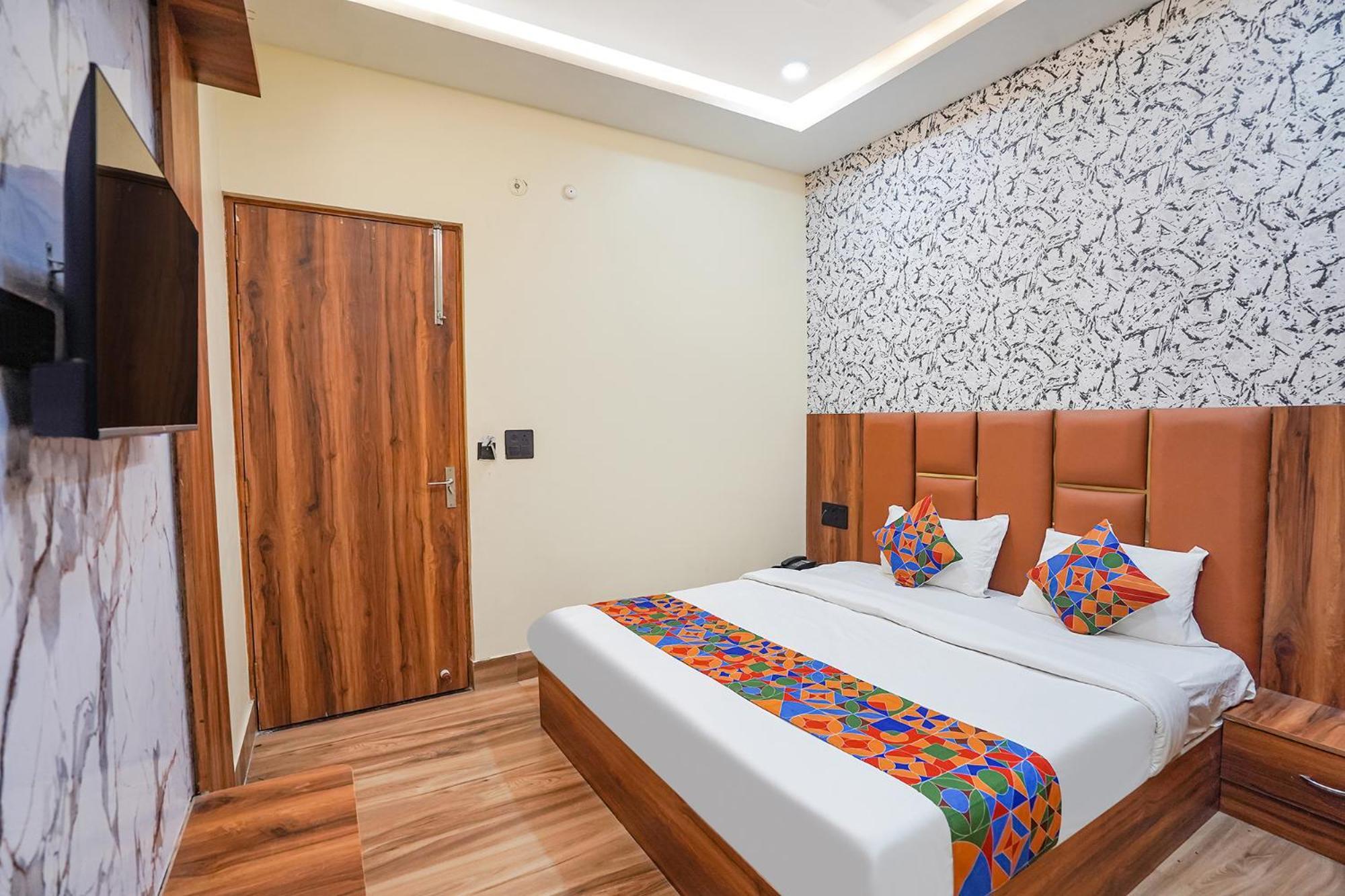 Fabhotel The Vrindavan Inn Exterior photo