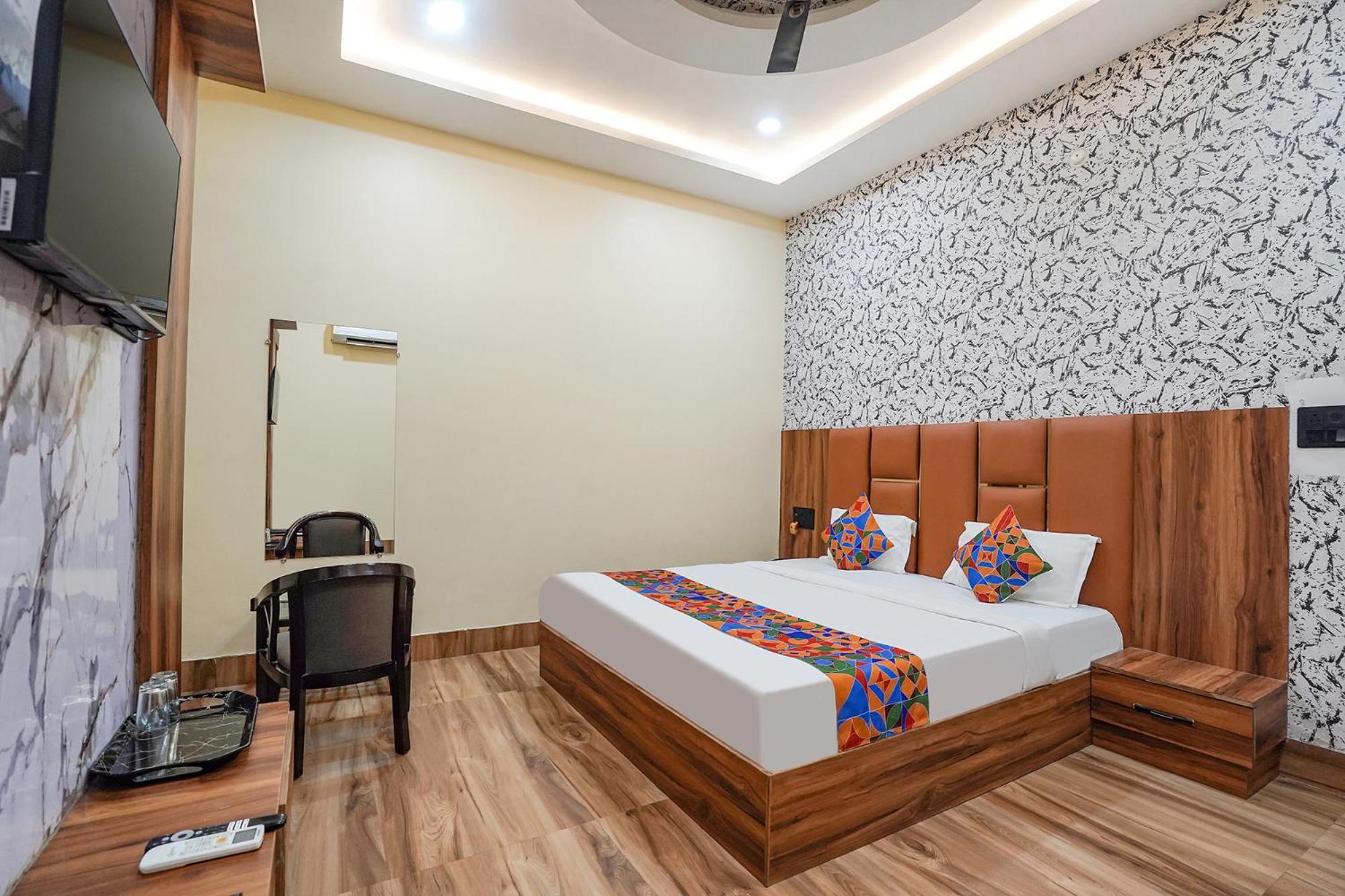 Fabhotel The Vrindavan Inn Exterior photo
