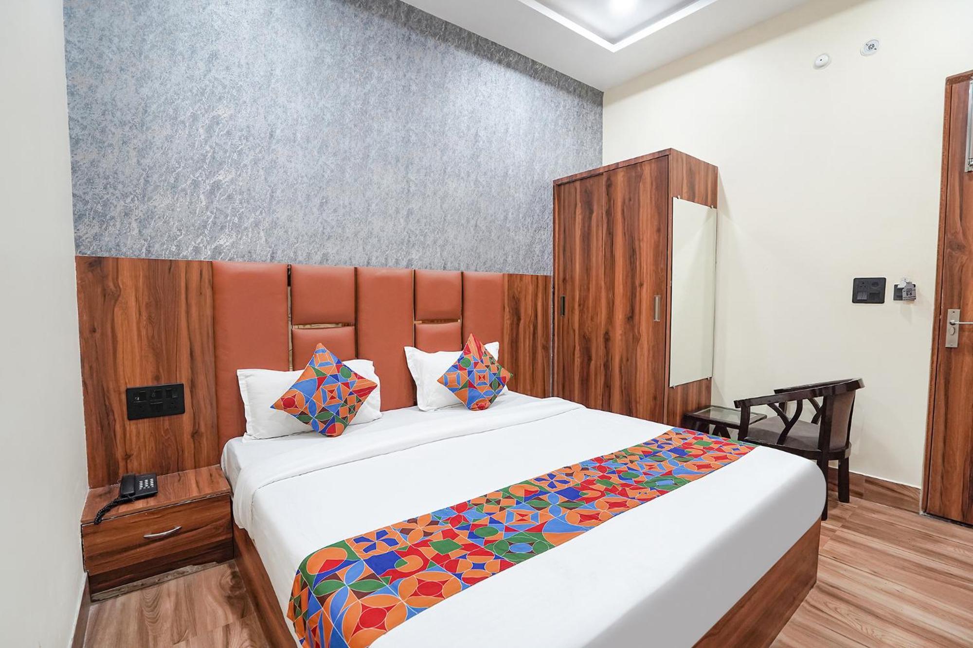 Fabhotel The Vrindavan Inn Exterior photo